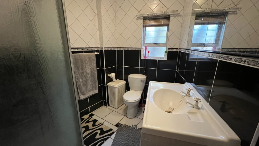 5 Bedroom Property for Sale in Fichardt Park Free State
